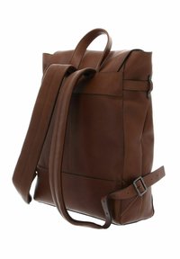 Saddleback Leather drops a redesigned, lighter version of the Tank Backpack - The Gadgeteer
