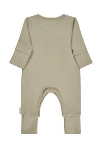Beige gestreifter Langarm-Overall für Babys mit Druckknöpfen entlang der Innenseiten und umklappbaren Bündchen an den Ärmeln und Knöcheln.