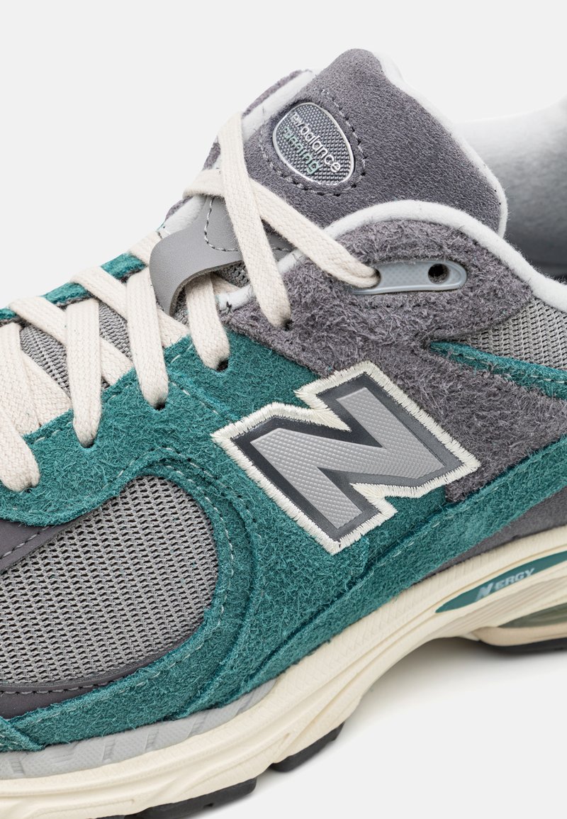 New Balance M2002 UNISEX - Sneaker low - grey/teal/grau - Zalando.de