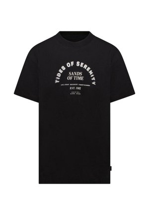 Zwart katoenen T-shirt met een grafische print in wit en grijs. Het ontwerp bevat de tekst "Tides of Serenity" en "Sands of Time".