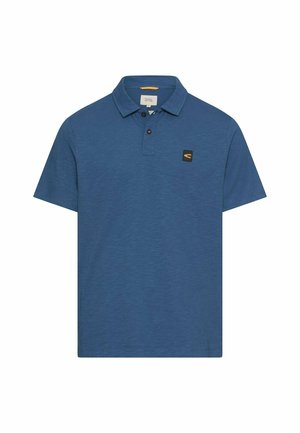 Blauw poloshirt met korte mouwen, twee knopen en een klein logovlekje op de linkerborst.