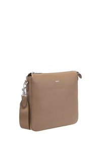 Beige läder crossbody-väska med en slät yta, silverfärgade detaljer och ett avtagbart band; har dragkedjestängning och minimal märkning.