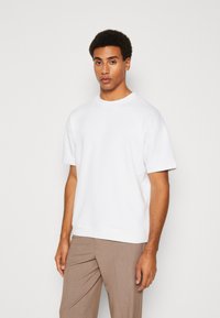 Lindbergh OVERSIZED - Basic póló - white