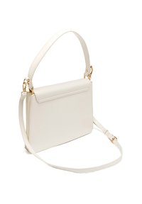 Borsa a tracolla in pelle bianca con una forma strutturata, caratterizzata da un top a scatto, dettagli in hardware dorato e una tracolla regolabile. Texture liscia.