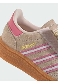 adidas Originals HANDBALL SPEZIAL UNISEX - Lauflernschuh - woner quartz   cloud white   rose tone