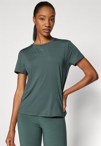 Nike Performance ONE CLASSIC  - Spordi T-särk - vintage green/black