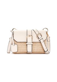 Beige en crèmekleurige handtas gemaakt van gestructureerde stro en soepel leer, met een gesp, verstelbare schouderriem en goudkleurige accenten.