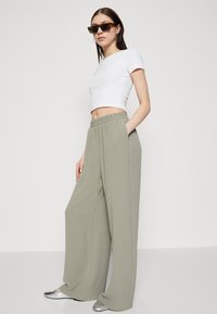 Vero Moda VMALVA WIDE  - Hlače - vetiver