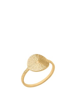 Bague en or avec un dessus plat circulaire texturé présentant des lignes rayonnantes et une fine bande lisse.