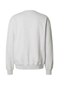 Sweat-shirt gris chiné, col rond, manches longues, poignets et ourlet côtelés, fabriqué en matière polaire douce, design simple et épuré.