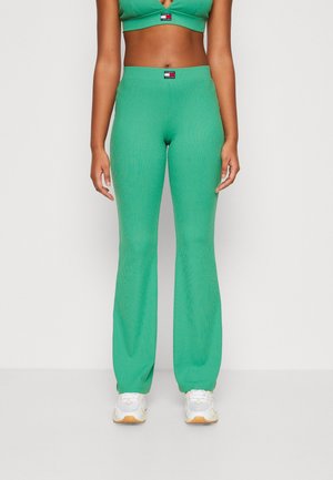 BADGE FLARE  - Tracksuit bottoms - coastal green