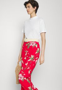 ONLY Tall ONLNOVA LUX ALBA PALAZZO PANT - Calças - chinese red india