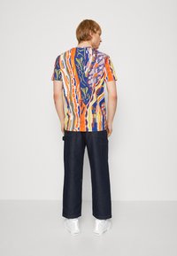 Carlo Colucci UNISEX - Trükipildiga T-särk - royal/yellow/orange/offwhite