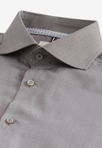 Next TEXTURED SINGLE - REGULAR FIT - Skjorter - neutral brown