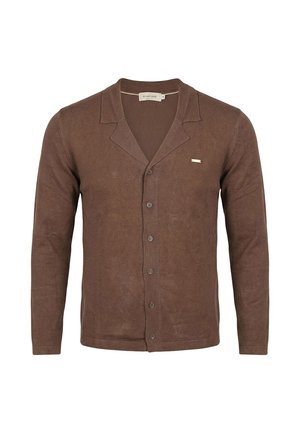 Cardigan marrone a maniche lunghe in maglia con colletto a risvolto e cinque bottoni sul davanti, caratterizzato da una piccola targhetta rettangolare dorata con logo sul petto.