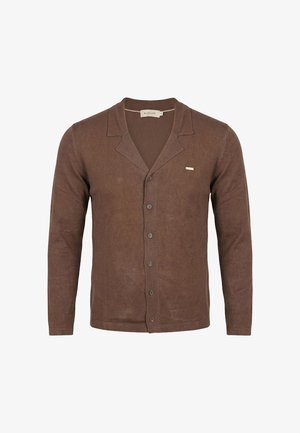 Cardigan marrone a maniche lunghe in maglia con colletto a risvolto e cinque bottoni sul davanti, caratterizzato da una piccola targhetta rettangolare dorata con logo sul petto.