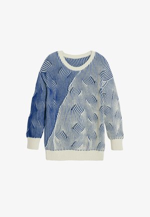 Maglione lavorato a maglia con un motivo a onde blu su sfondo crema, con scollo rotondo e polsini a coste.