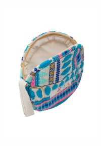 Pouch multicolore con motivi blu, rosa e oro. Realizzato in tessuto, presenta una chiusura con zip e un morbido rivestimento interno.