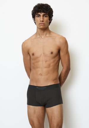 Schwarze Baumwoll-Boxershorts mit enger Passform, ausgestattet mit einem Logo-Bund, glatter Textur und konturiertem Frontbeutel-Design.