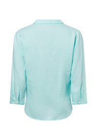 Lichtblauw, langemouwen shirt van linnen. Heeft een kraag, knoopmanchetten en een licht gebogen zoom aan de onderkant.