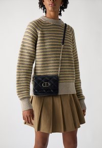 TWINSET BAG - Soma ar siksnu pāri ķermenim - nero