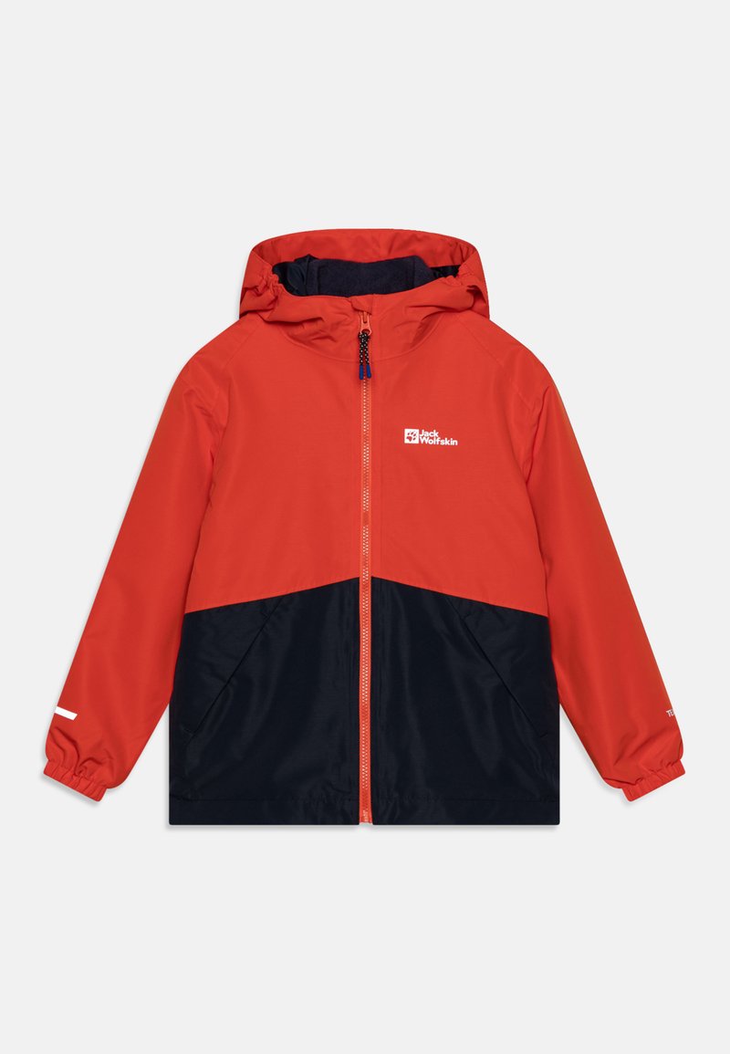 Sarkans un melns kapuces jaka ar priekšējo rāvējslēdzēju, elastīgām aprocēm, sānu kabatām un baltu Jack Wolfskin logotipu uz krūtīm.