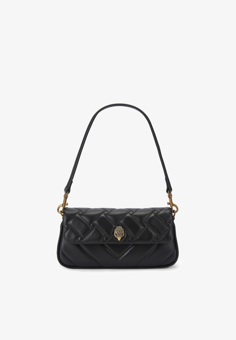 Sac à main en cuir matelassé noir avec fermoir doré et bandoulière amovible, présentant un motif chevron cousu sur le rabat avant.