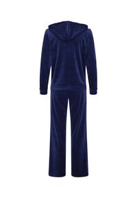 Sweat à capuche en velours bleu foncé et pantalon large assorti vus de dos sur fond blanc.