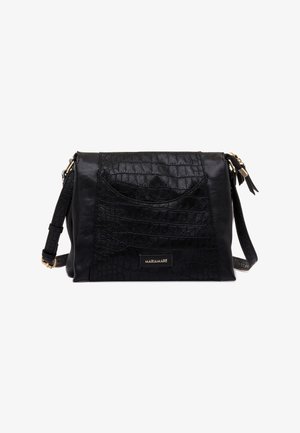 Bolso bandolera negro de piel sintética con correa ajustable, paneles con textura de cocodrilo y etiqueta de la marca MARIAMARE en el frente.