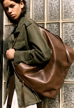 Bershka, DETAILED - BUCKET BAG - Sac à main - dark brown