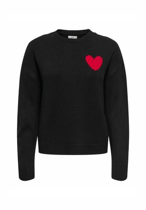 Zwarte gebreide sweater met een ronde hals en lange mouwen, met een gestructureerd rood hartontwerp op de linkerkant van de borst.