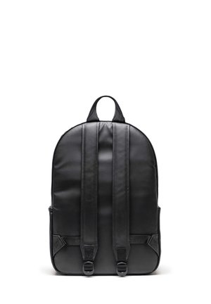 Sac à dos noir en matériau lisse et texturé, possédant une forme arrondie, des bretelles réglables et une poignée supérieure pour un transport facile.