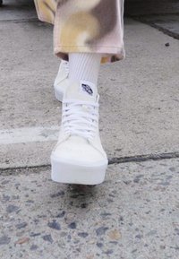 Vans SK8-HI TAPERED STACKFORM - Sapatilhas de cano alto - off-white