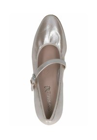Scarpa Mary Jane in argento metallizzato, con punta arrotondata, suola piatta e una fascetta regolabile con fibbia. Texture liscia, design minimalista.