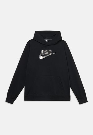 Sort hættetrøje med et metallisk sølvfarvet Nike swoosh-logo på brystet og en forreste kængurulomme, vist på en ensfarvet hvid baggrund.