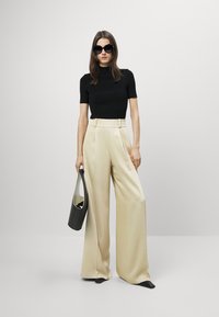 HUGO HANIANA - Παντελόνι - medium beige