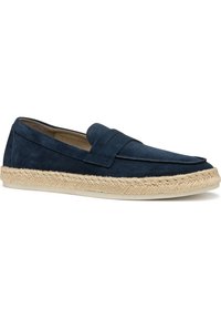 Chaussure slip-on en daim marine avec une semelle en espadrille texturée. Présente un design de bout cousu et des détails en jute tissé autour de la semelle intermédiaire.