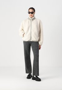 BDG Urban Outfitters OLIVE BOXY  - Flisinė striukė - ecru