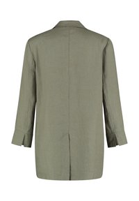 Olivenfarbener Leinenblazer mit Reverskragen, langen Ärmeln und seitlichen Schlitzen am Saum. Glatte Textur und minimalistisches Design.