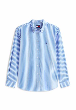 Jasnoniebieska i biała koszula na długi rękaw w pionowe paski, zapinana na guziki, z kołnierzykiem i małym logo na lewej piersi.