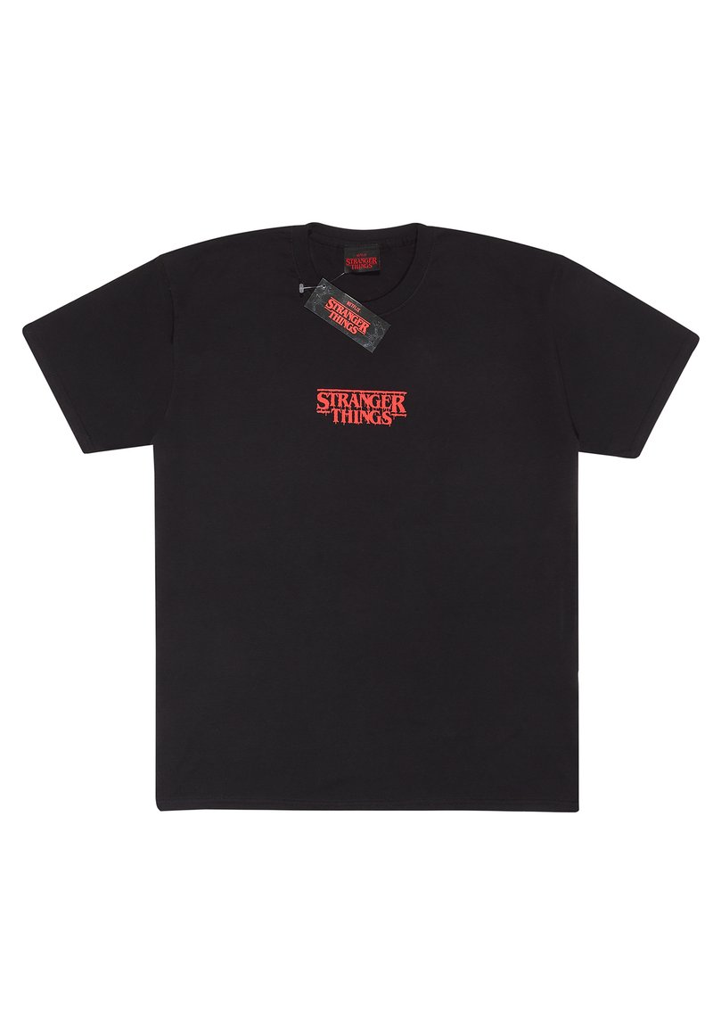 Černé bavlněné tričko s červeným logem "STRANGER THINGS" napříč hrudníkem v tučném, stylizovaném písmu. Krátké rukávy a kulatý výstřih.