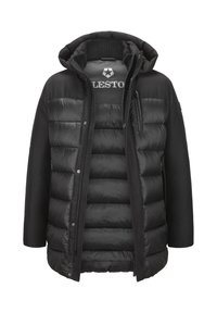 Schwarze Steppjacke mit Fleece-Außenseite, ausgestattet mit Reißverschluss vorne, Kapuze und mehreren Taschen, zeigt ein gesteppte Isolationsdesign.