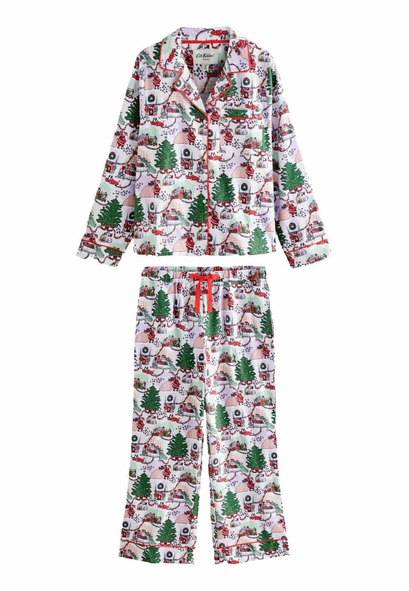 Božično tematiziran komplet pižam, ki vključuje okrašeno blago s prazničnimi motivi, vključno z drevesci, darili in Božičkom. Vključuje zgornji del na gumb in hlače.