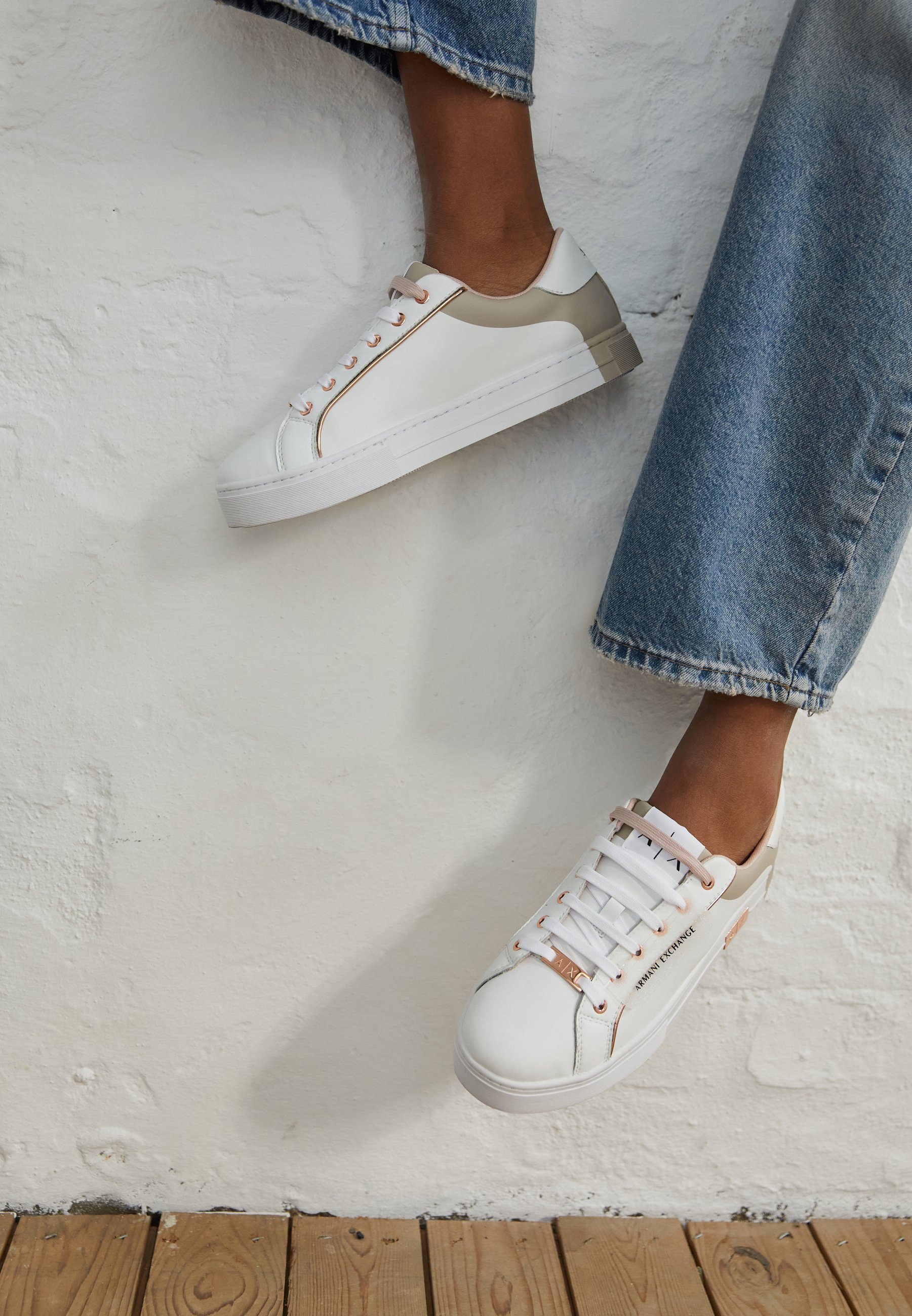 Armani Exchange Trainers - white/rose 