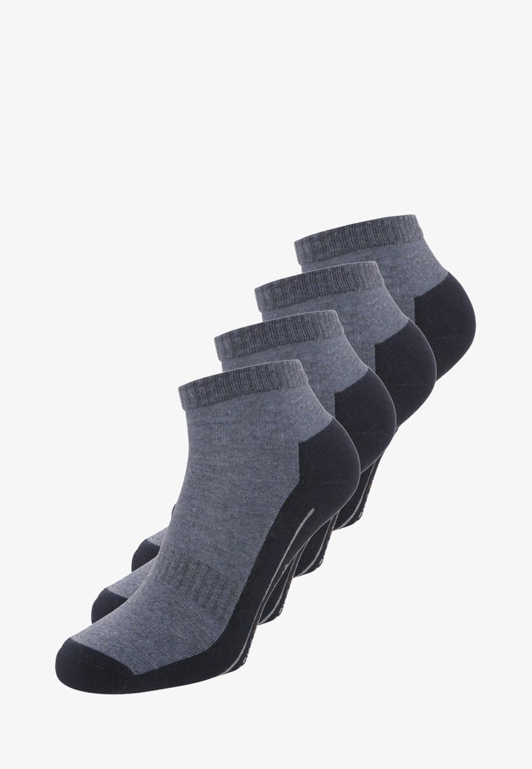 Calcetines de tobillo grises con un talón y una puntera de gris oscuro. Presentan un puño acanalado y una textura suave, diseñados para la comodidad y la durabilidad. Se exhiben cuatro pares.