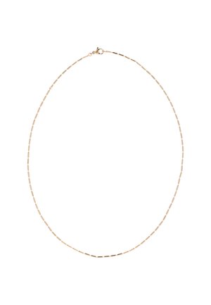 Gouden ketting met delicate schakels, voorzien van verlengde ovale schakelstukken, afgemaakt met een haaksluiting voor een veilige draagervaring.