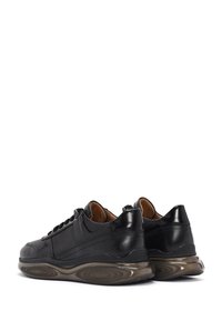 Derimod Baskets basses - black