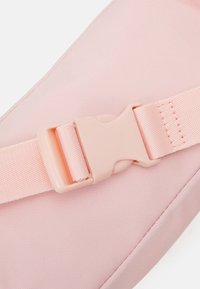 Tommy Hilfiger ESSENTIAL BUMBAG UNISEX - Bältesväska - soft rose