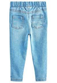 Lichtblauwe denim leggings met een elastische tailleband, voorzien van twee gestikte achterzakken en een gladde textuur.
