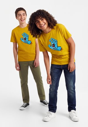 Santa Cruz, YOUTH SCREAMING HAND UNISEX - Μπλουζάκι με στάμπα - mustard